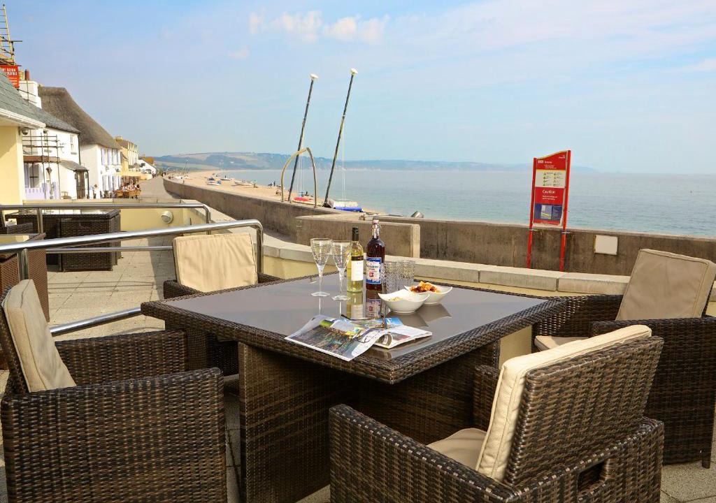 Torcross House | 1 At The Beach