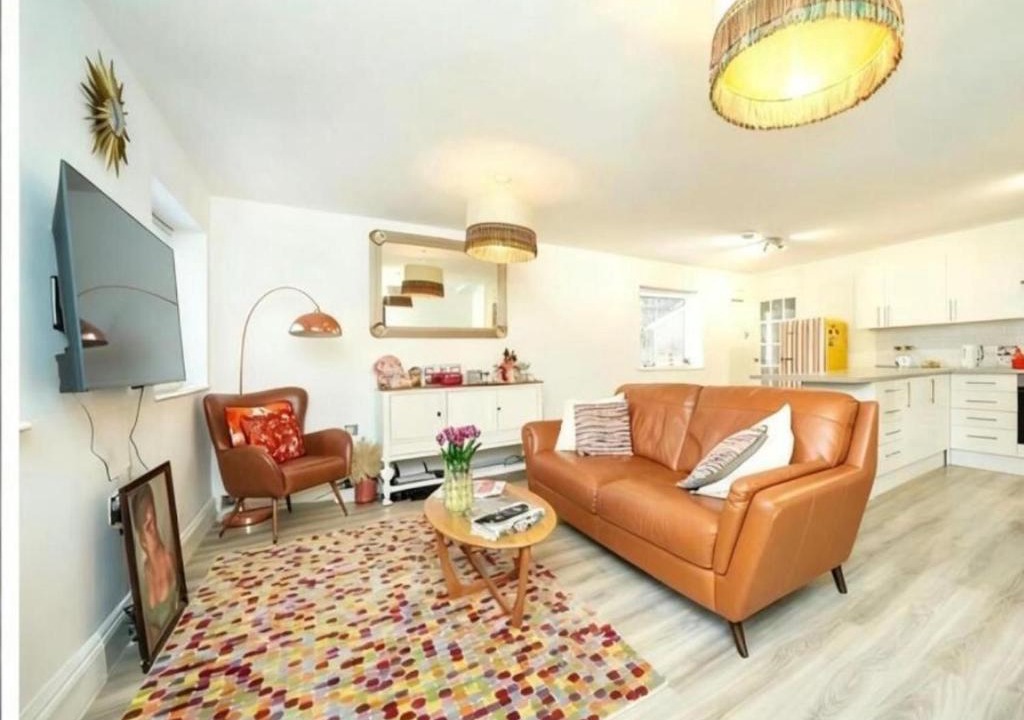 Sutton Coldfield Apartment | 1 Bed Apartment Sleeps 2 -Free Parking -WiFi & Tv