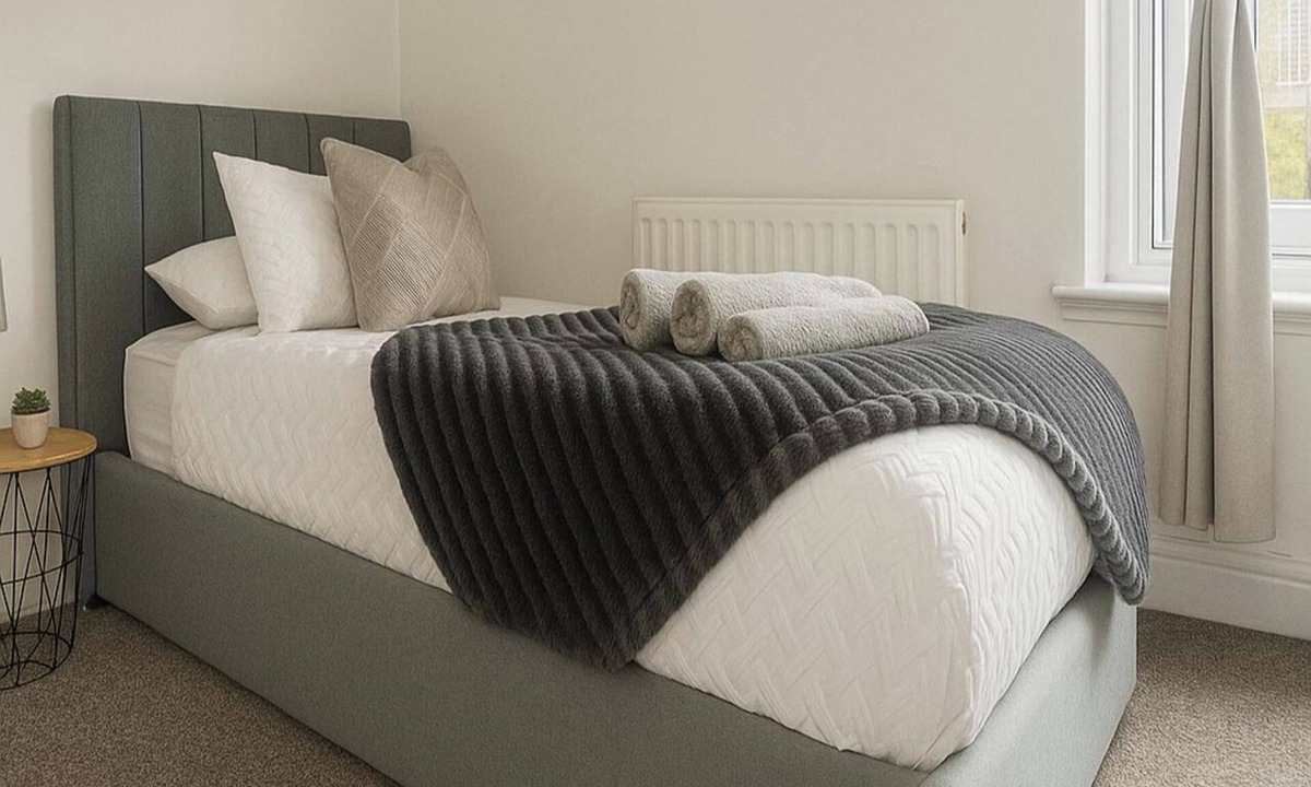 South Shields Apartment | 1 Bed Flat - Sleeps 3 - Parking - Pet friendly