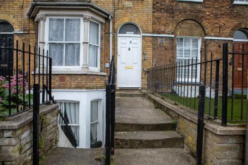 Chatham Apartment | 1 bed ground floor flat