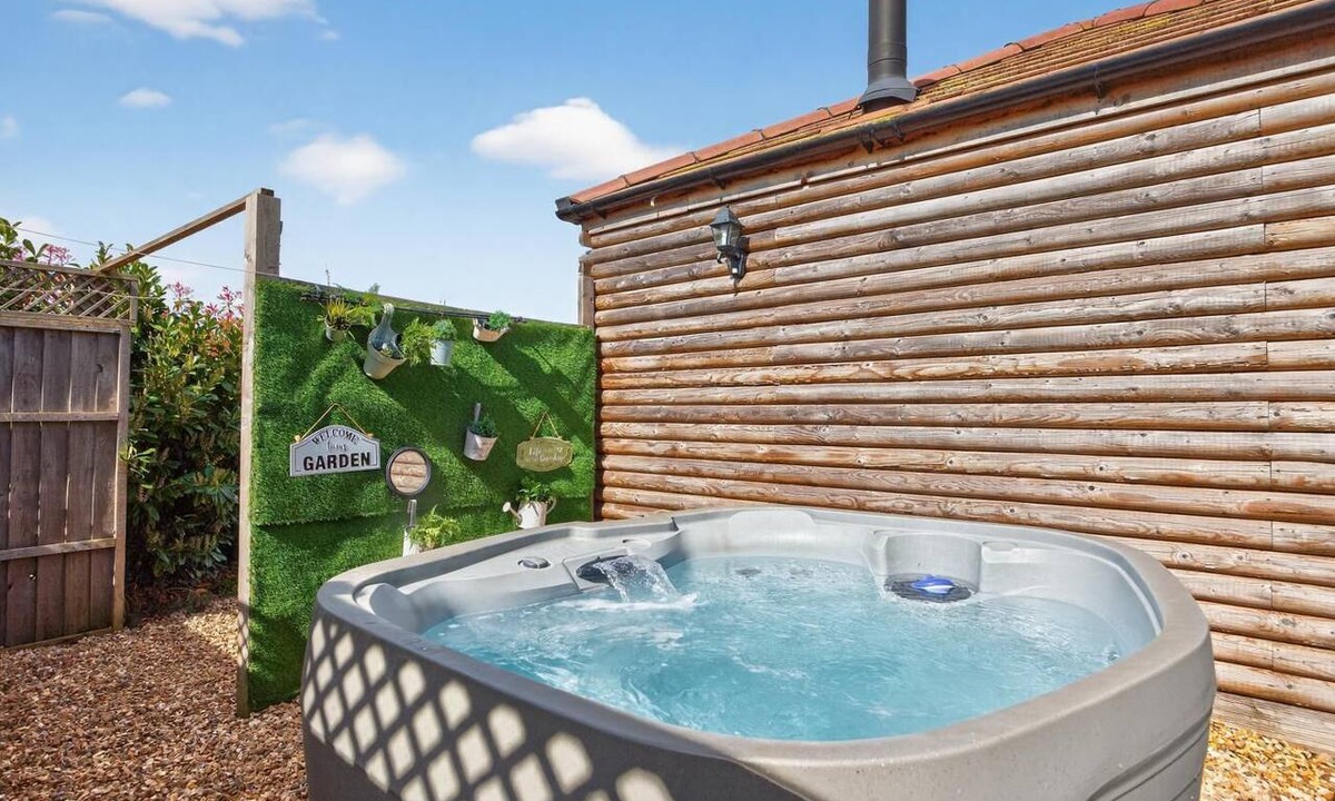 Liddington Ski Chalet | 1 Bed in Liddington (oc-p38232)