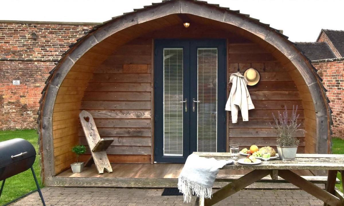 Denstone RV Rental | 1 Bed in Rocester (oc-l33056)