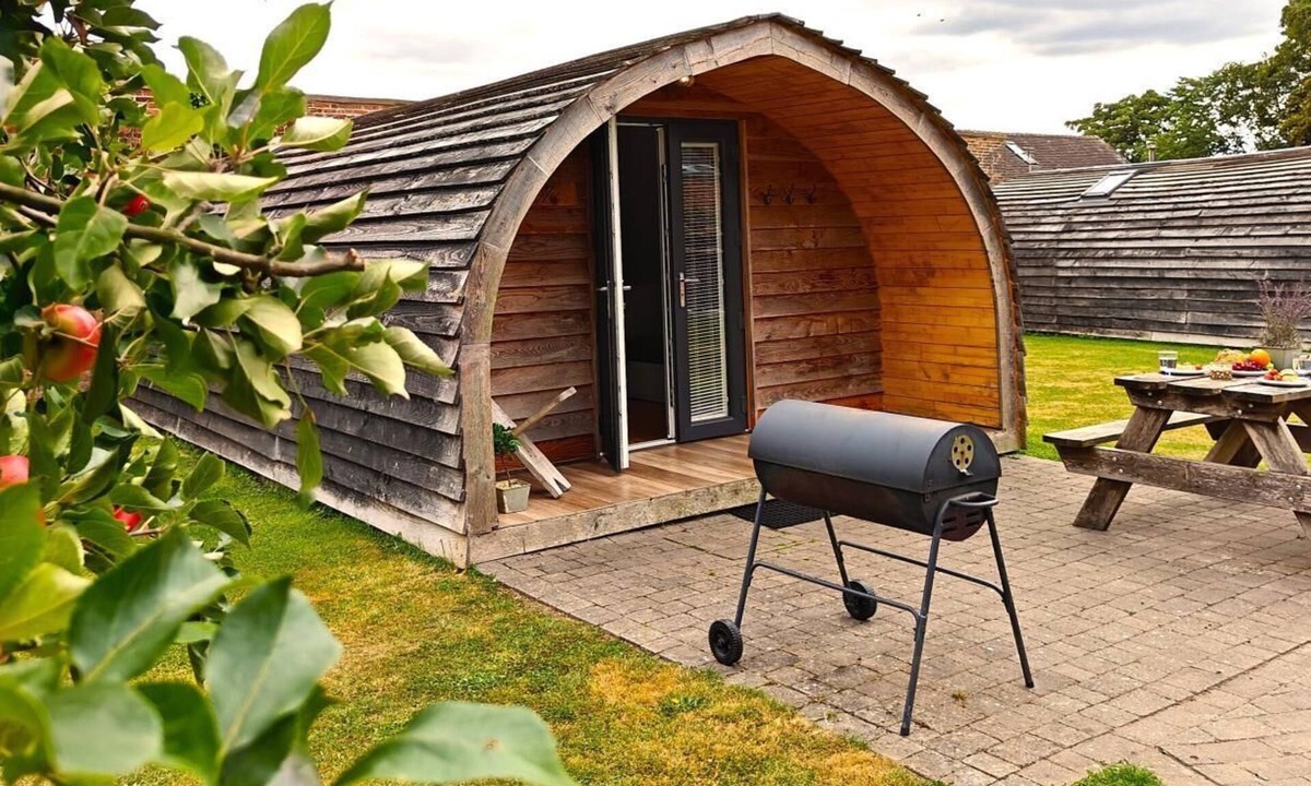 Denstone RV Rental | 1 Bed in Rocester (oc-a33054)