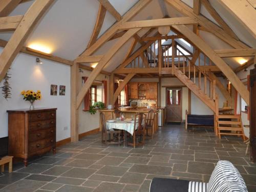 Dundon House | 1 Bed in Somerton oc-asher