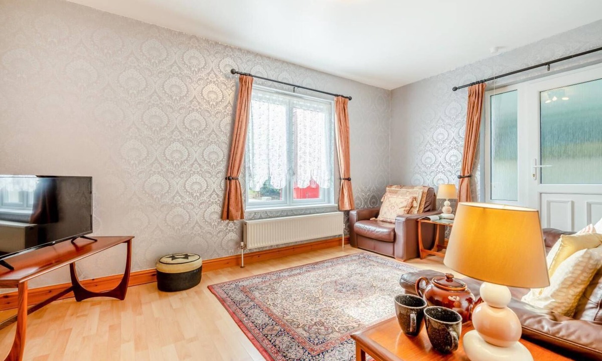 Wadebridge House | 1 Bed in Wadebridge (oc-p00232)