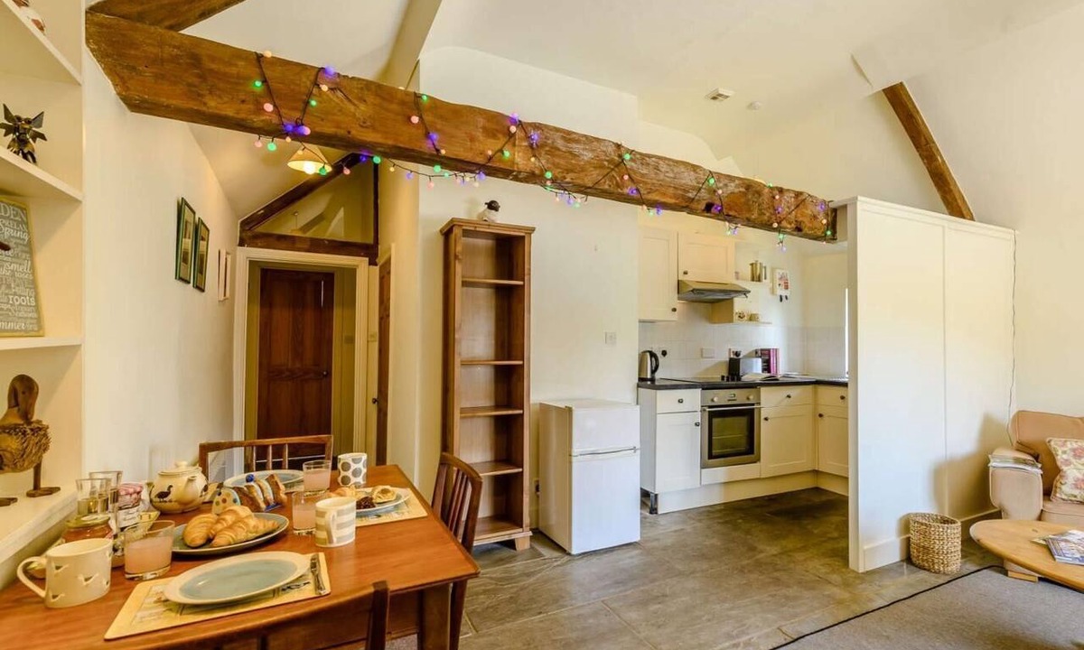 West Knoyle Cottage | 1 Bed in Warminster (oc-52108)