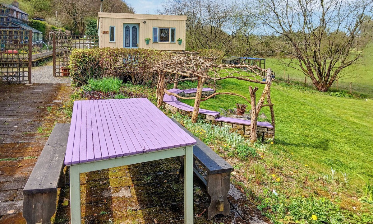 Llanybydder Cottage | 1 bedroom accommodation in Llanybydder, near Lampeter