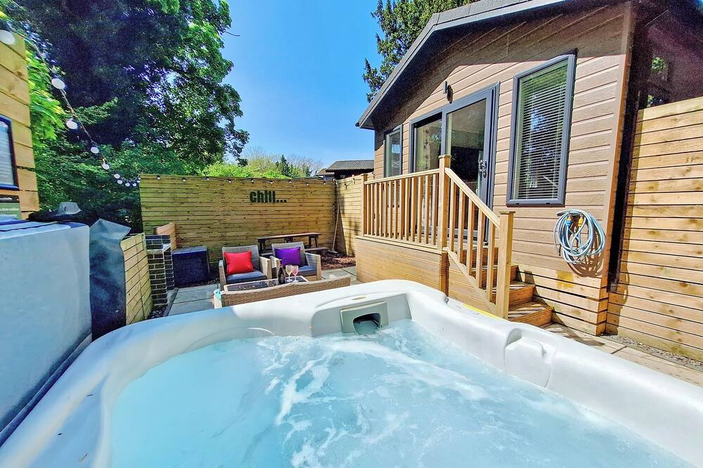 Raywell Ski Chalet | 1 bedroom accommodation in Raywell, Beverley