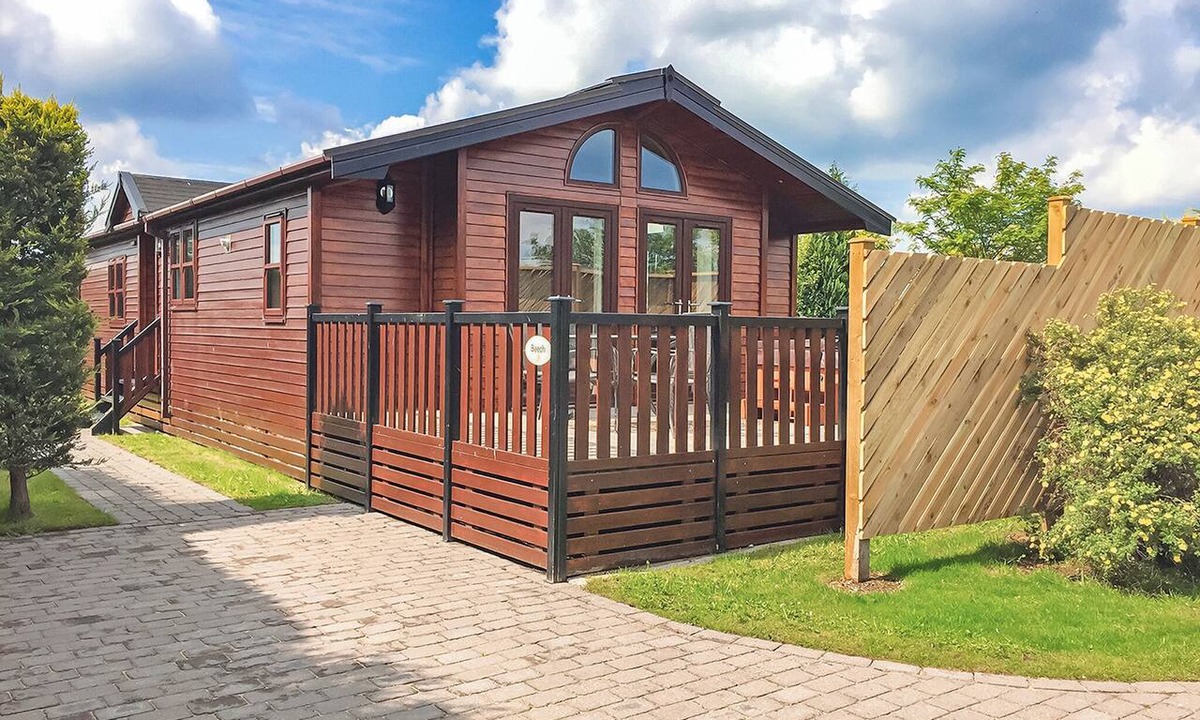 Scawton Ski Chalet | 1 bedroom accommodation in Easingwold