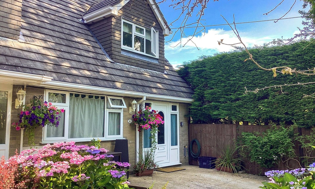 New Forest District Cottage | 1 bedroom accommodation in Bransgore