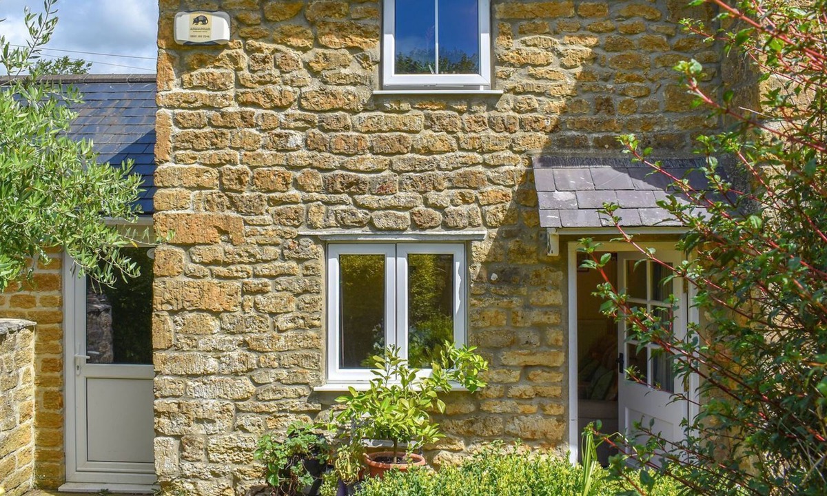 West Compton Cottage | 1 bedroom accommodation in Uploaders