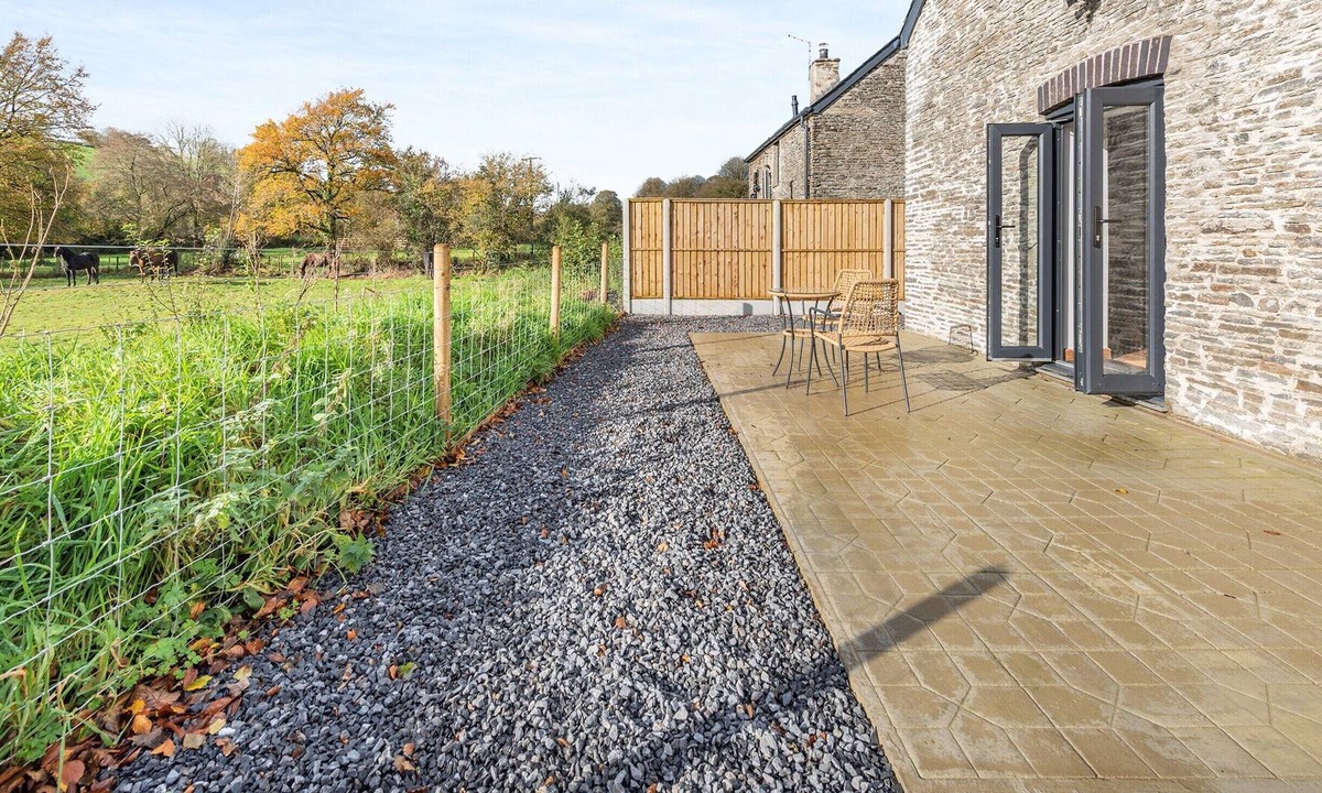 Llanfihangel-Ystrad Cottage | 1 bedroom accommodation in Cribyn, near Lampeter