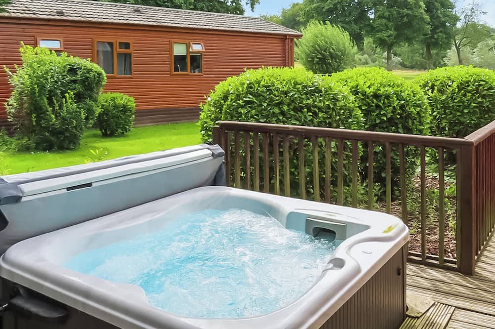 Molleston Ski Chalet | 1 bedroom accommodation in Narberth, Nr Tenby