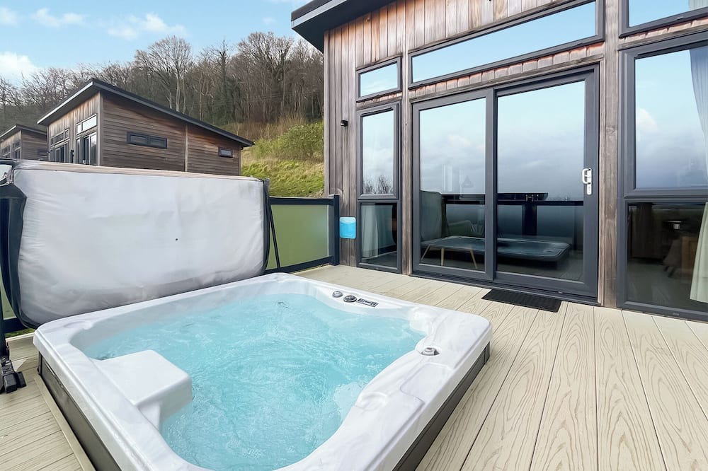 Cheddar Ski Chalet | 1 bedroom accommodation in Cheddar