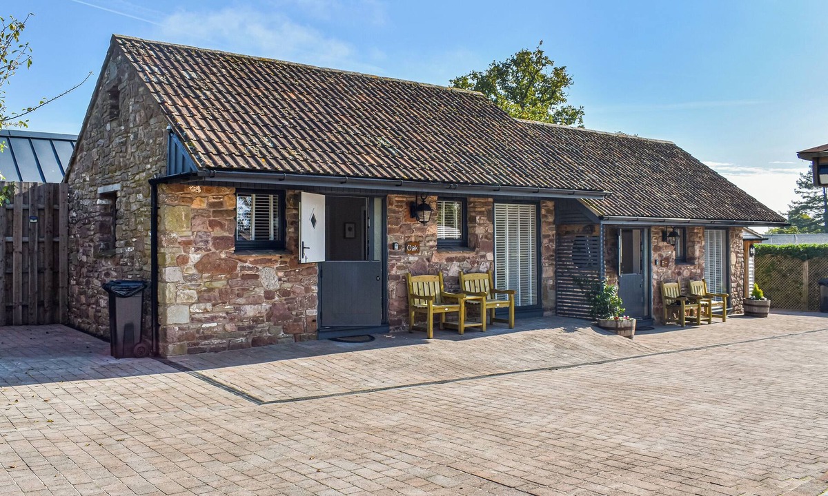 Aylburton Cottage | 1 bedroom accommodation in Lydney, Forest of dean