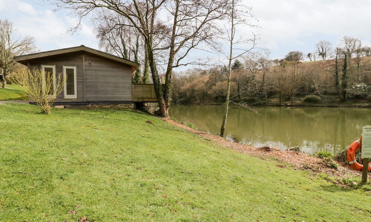 Looe Cottage | 1 Water's Edge