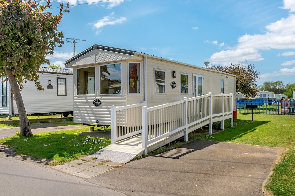 Bognor Regis House | 12ft-wide caravan with one double and one twin.