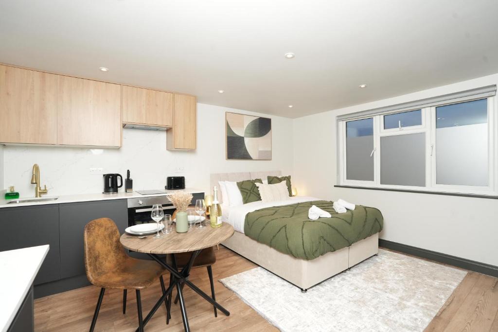 Friern Barnet Apartment | 1BR Studio Quiet Retreats Piccadilly Workspace Wifi And Parking