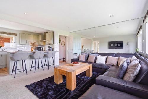 Hampton-in-Arden Apartment | 2 bed 2 bath luxe apartment in Hampton in Arden