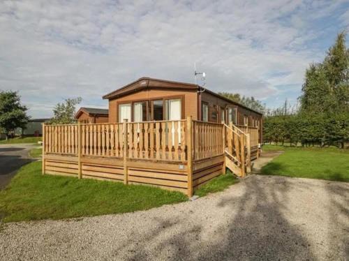 South Lakeland Leisure Village House | 2-Bed Cabin - Sleeps 5 - Parking - Pet Friendly