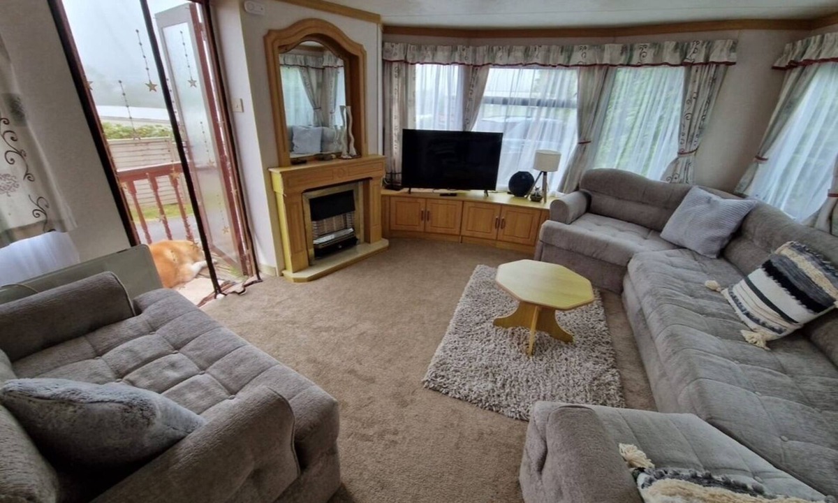 Penparcau Ski Chalet | 2 Bed Caravan with Aberystwyth Town Viev