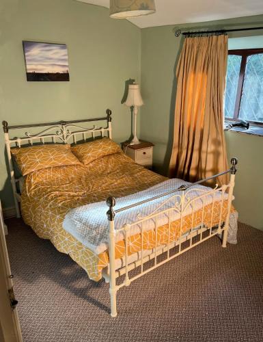 Hebden Bridge House | 2 Bed Cottage - Sleeps 4 - Pets - Parking