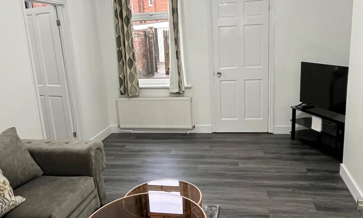 Boldon Colliery Apartment | 2 Bed Flat - Sleeps 3 - Parking - Wifi