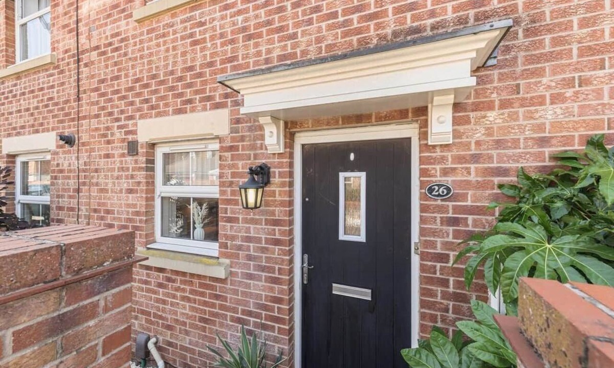 Doncaster House | 2 Bed Home in central Doncaster location!
