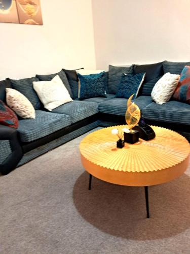 Erewash House | 2 Bed Home - Parking Private Garden Wifi
