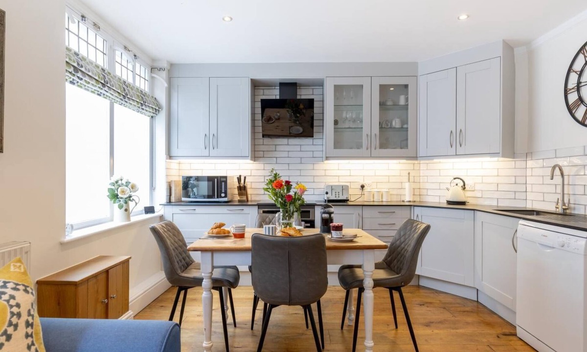 Upper Town Cottage | 2 Bed in Bath (oc-bhr24)