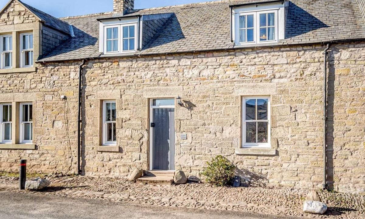 Berwick-upon-Tweed Cottage | 2 Bed in Berwick-upon-tweed (oc-81273)