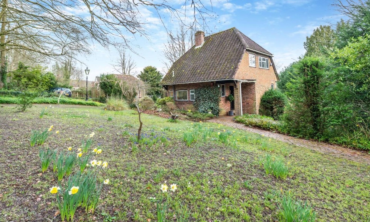 Charing Cottage | 2 Bed in Charing (oc-r29113)