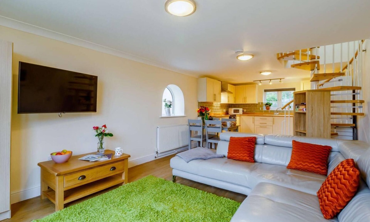 Norwich Cottage | 2 Bed in Chedgrave (oc-t27197)