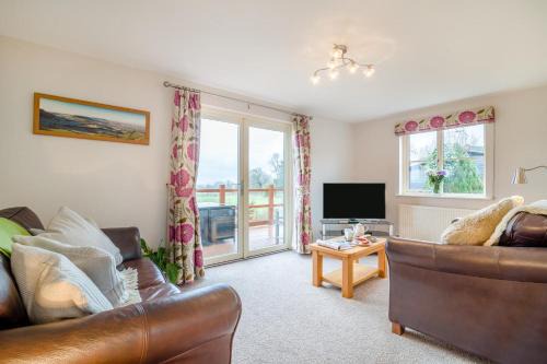 Dursley Cabin | 2 Bed in Coaley oc-s34729