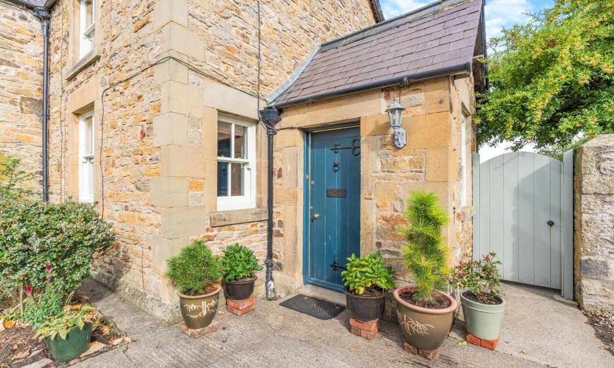 Aldbrough St. John Cottage | 2 Bed in Aldbrough St. John (oc-l30130)
