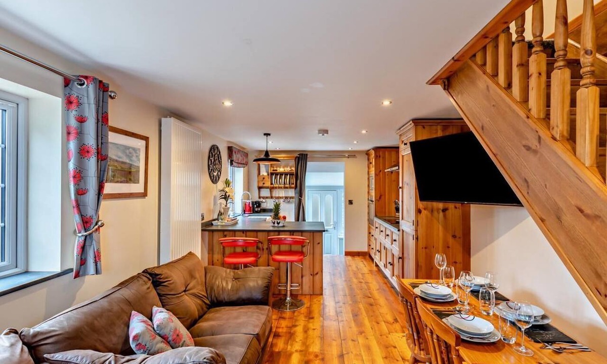 Ilfracombe House | 2 Bed in Ilfracombe (oc-81464)