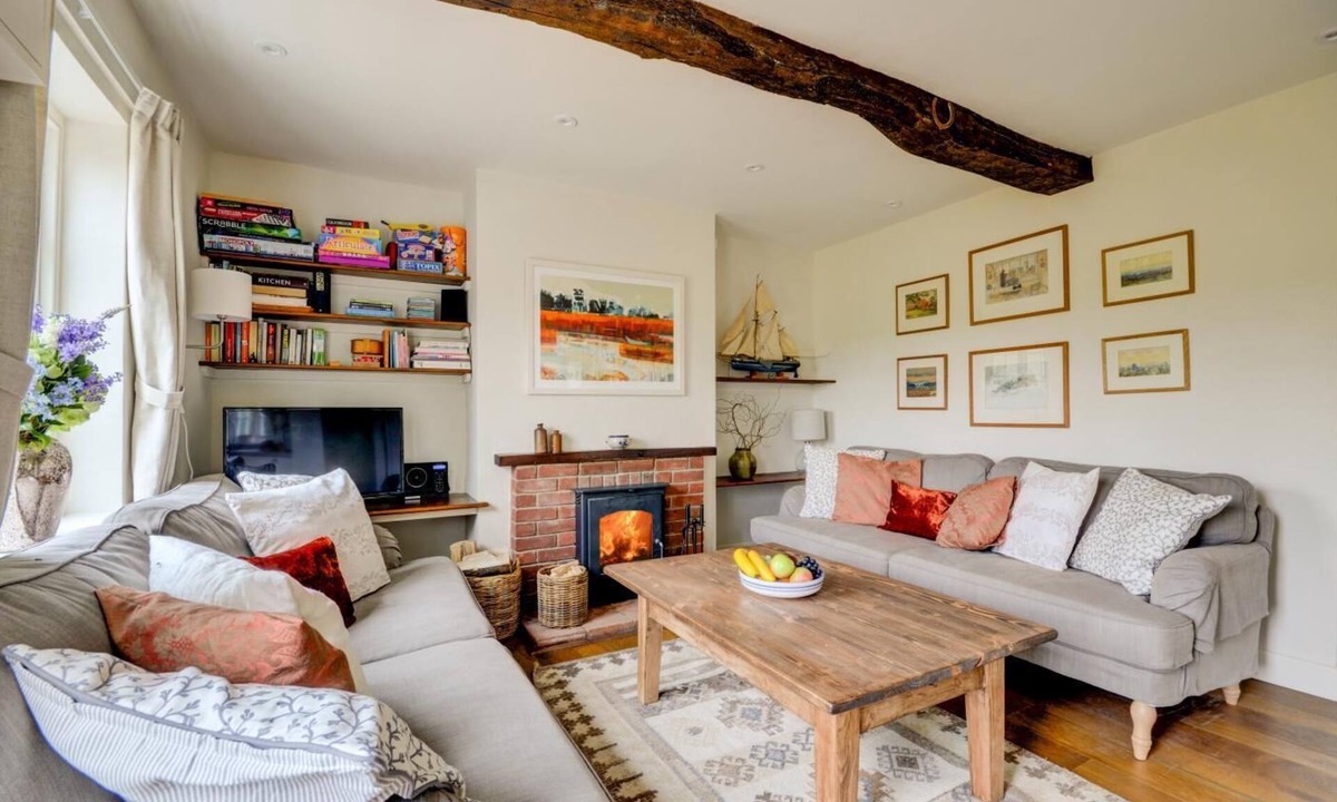 Little Barningham Cottage | 2 Bed in Little Barningham (oc-1817)