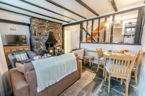West Looe House | 2 Bed in Looe oc-l10019