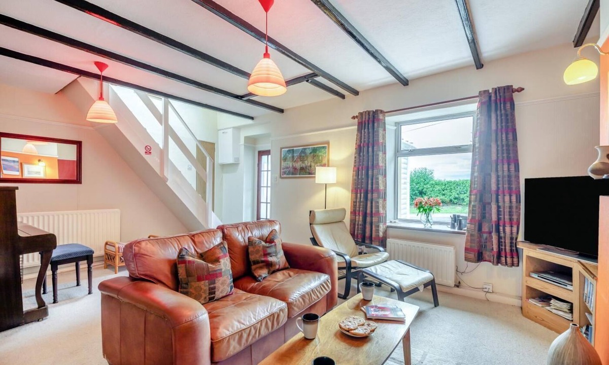 Lowick Cottage | 2 Bed in Lowick (oc-414296)