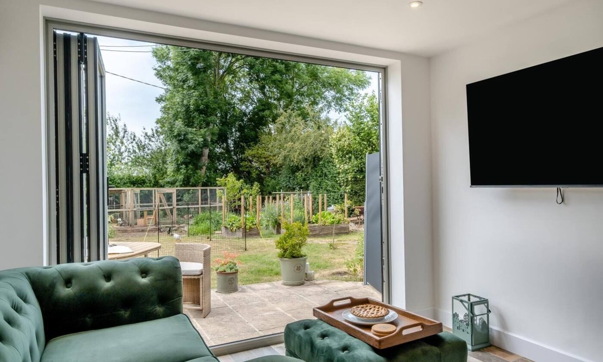 Newport House | 2 Bed in Marks Corner (oc-m32394)