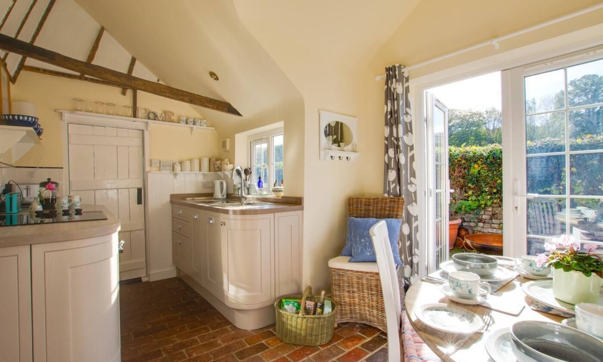 Rye Cottage | 2 Bed in Peasmarsh (oc-rh1172)