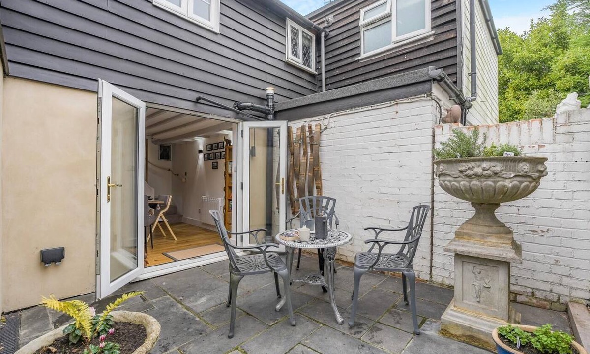 Peasmarsh Cottage | 2 Bed in Peasmarsh (oc-s33528)