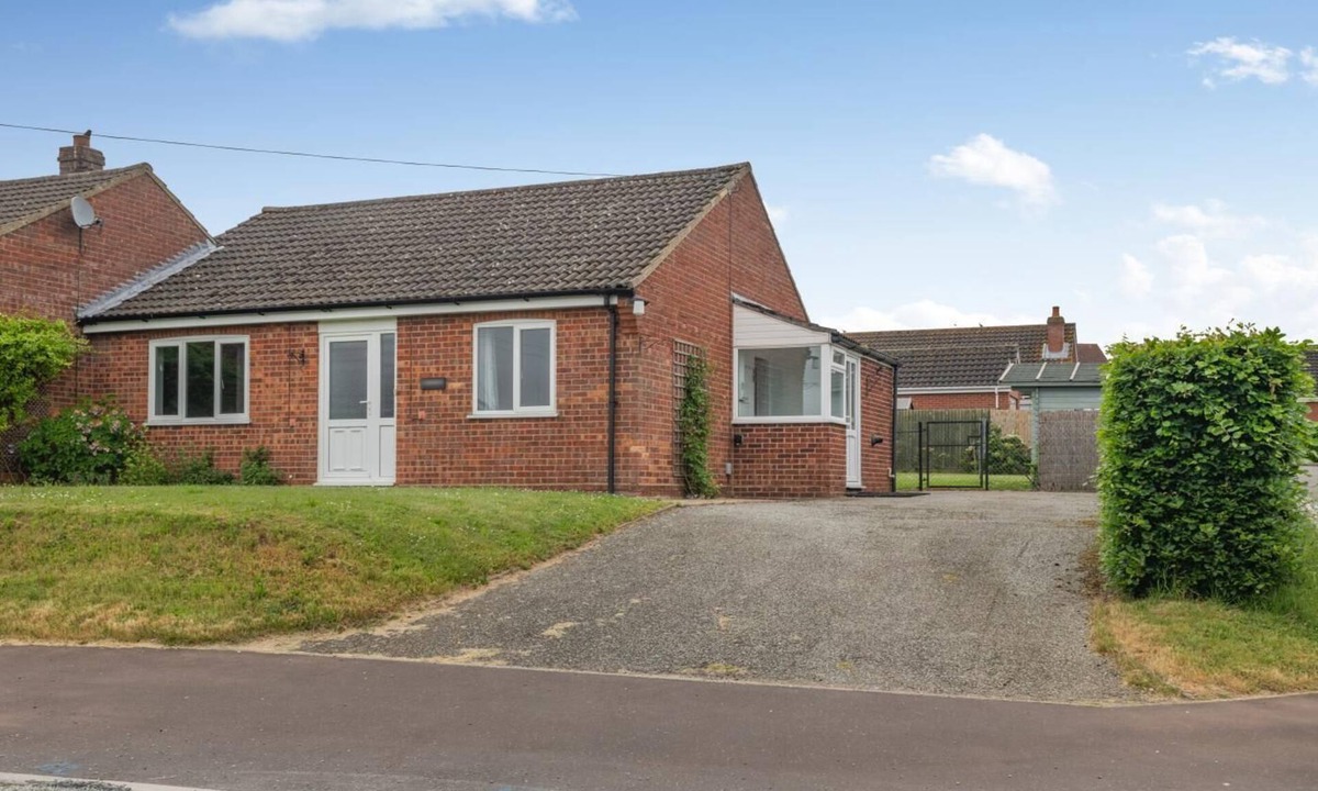 Reedham House | 2 Bed in Reedham (oc-2378)