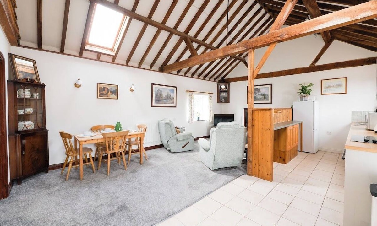 Bedford Cottage | 2 Bed in Thurleigh (oc-s42690)