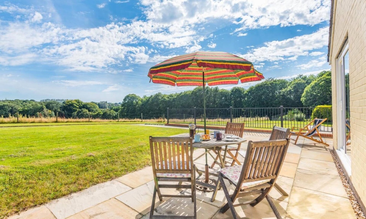 Lamberhurst House | 2 Bed in Tunbridge Wells (oc-tw658)