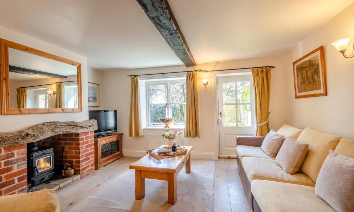 Irstead Cottage | 2 Bed in Upton (oc-867)
