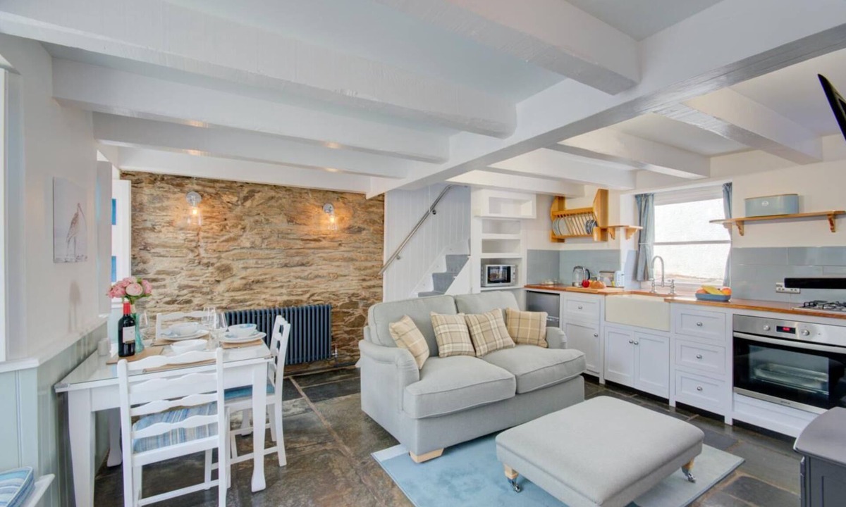 Chapel Ground Cottage | 2 Bed in West Looe (oc-l30054)