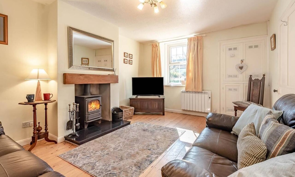 Workington Cottage | 2 Bed in Workington (oc-sz331)