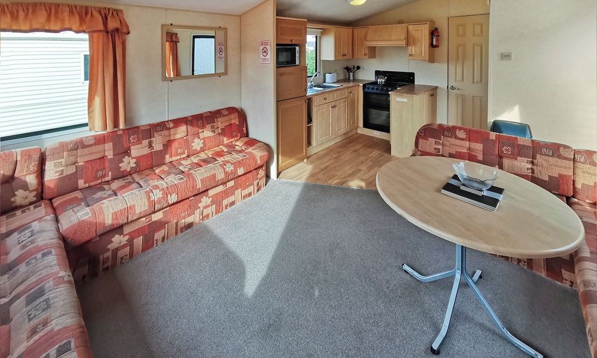 Aberystwyth House | 2 bedroom accommodation in Clarach Bay, Nr Aberystwyth