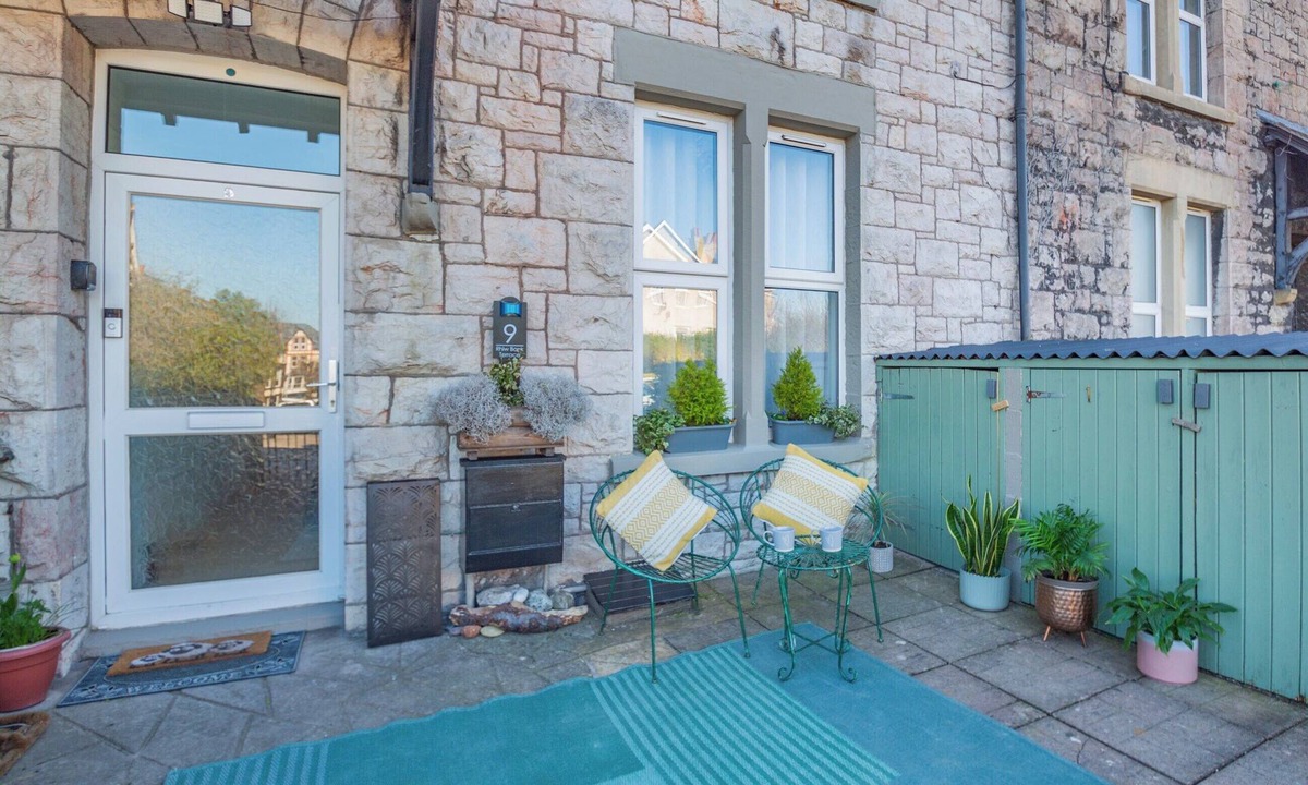 Colwyn Bay Cottage | 2 bedroom accommodation in Colwyn Bay